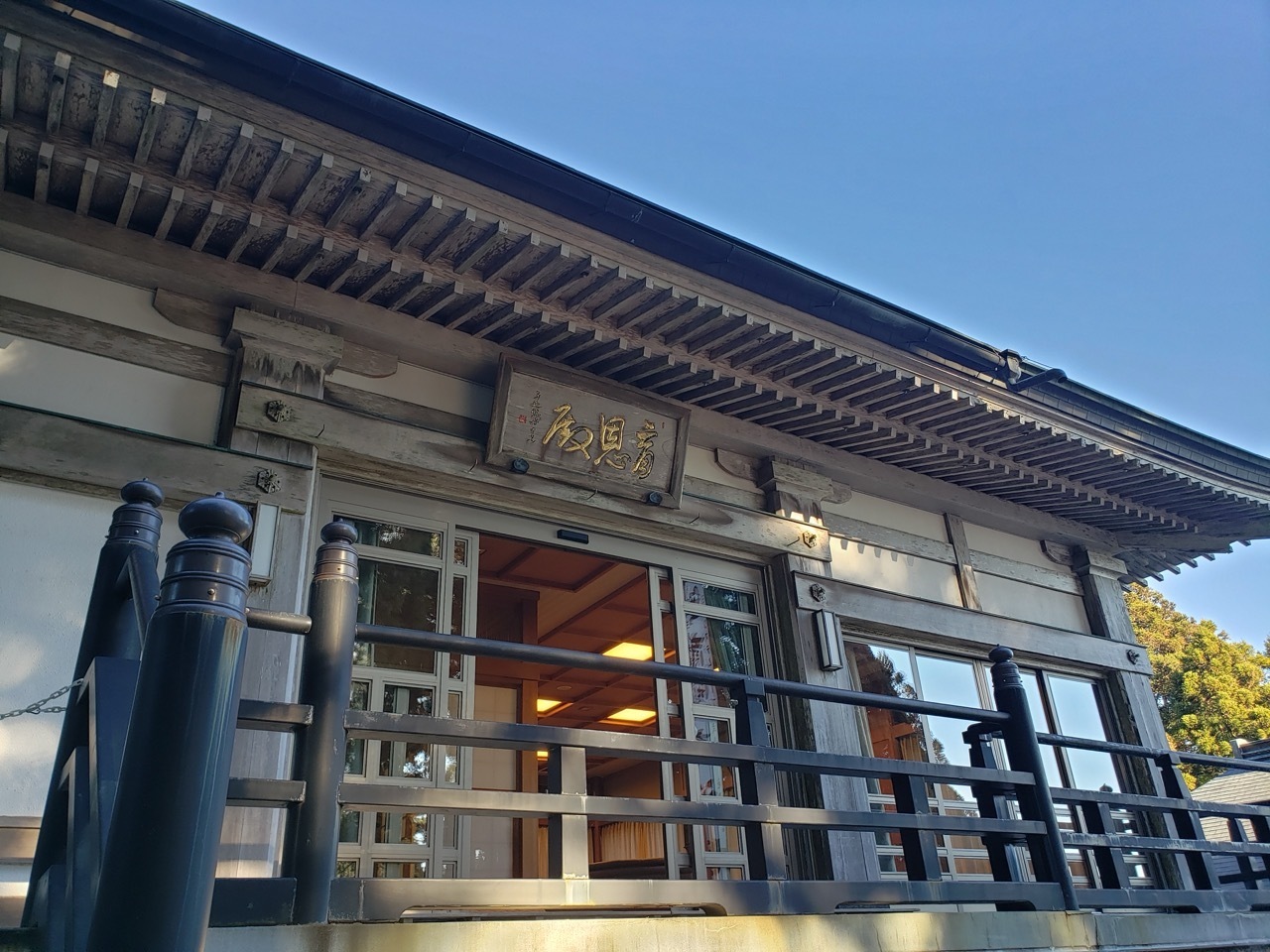 身延山奥之院思親閣（ししんかく）、日蓮聖人の御厨子塗替え修復